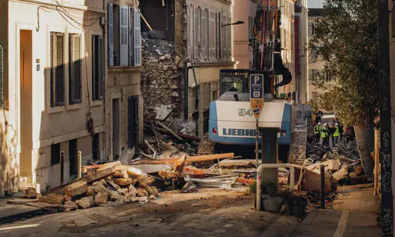 Al menos cuatro muertos tras derrumbe de un edificio en Francia