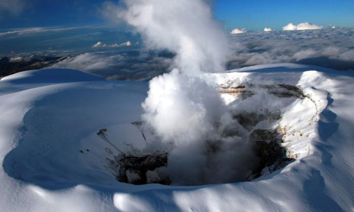 Colombia mantiene alerta naranja por actividad del volcán Nevado del Ruiz