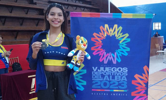 Zuliana Naholy Bastidas gana bronce en taekwondo de Juegos del Alba
