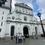 Catedral de Caracas permanece cerrada tras daños por terremoto