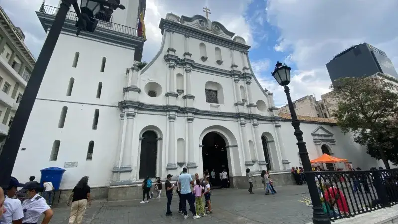 Catedral de Caracas permanece cerrada tras daños por terremoto