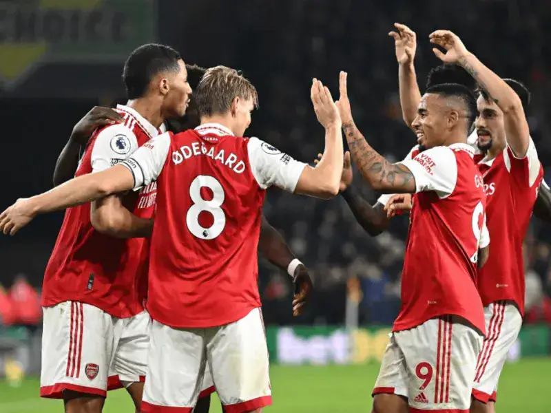 Arsenal recibe a Chelsea con el liderato en juego