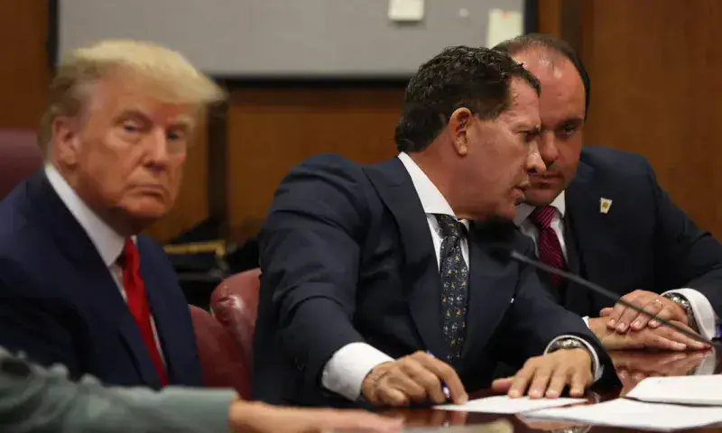 Trump declara por 7 horas en caso de demanda por fraude en Nueva York