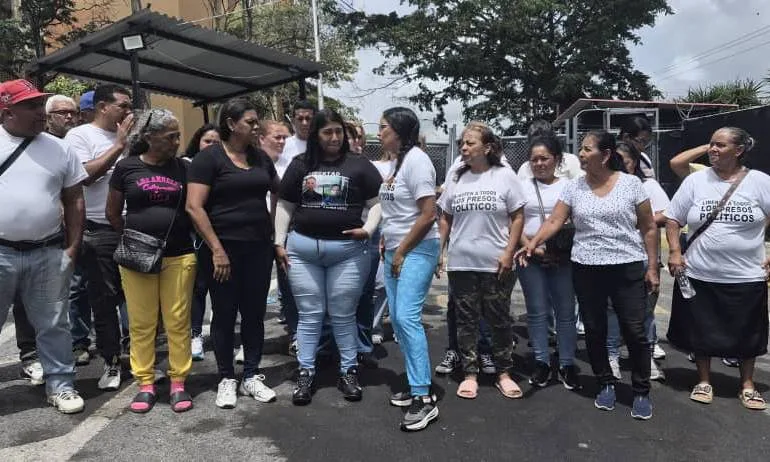 Familiares denuncian golpizas y desapariciones en la cárcel Rodeo I
