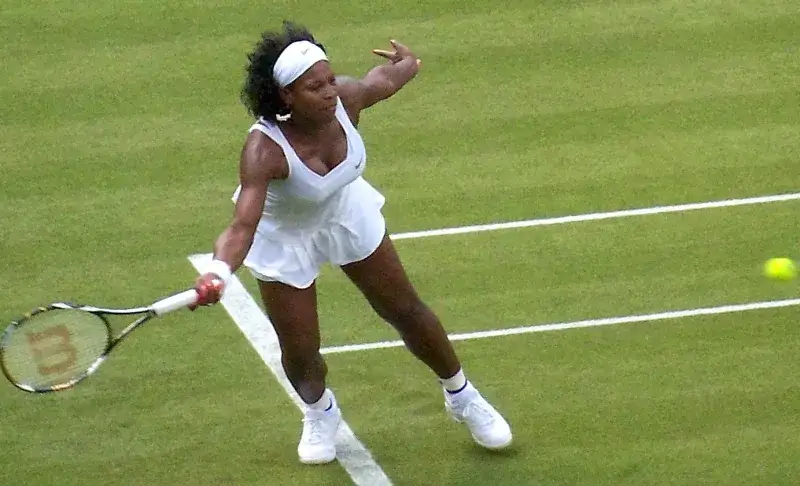 File:SerenaStretchWimbledon.jpg
