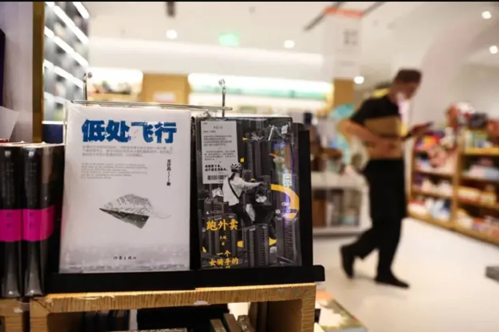Repartidor de 56 años gana premio literario Lu Xun en China