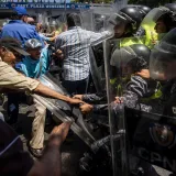 Denuncian represión contra manifestantes por exigir "salario digno"