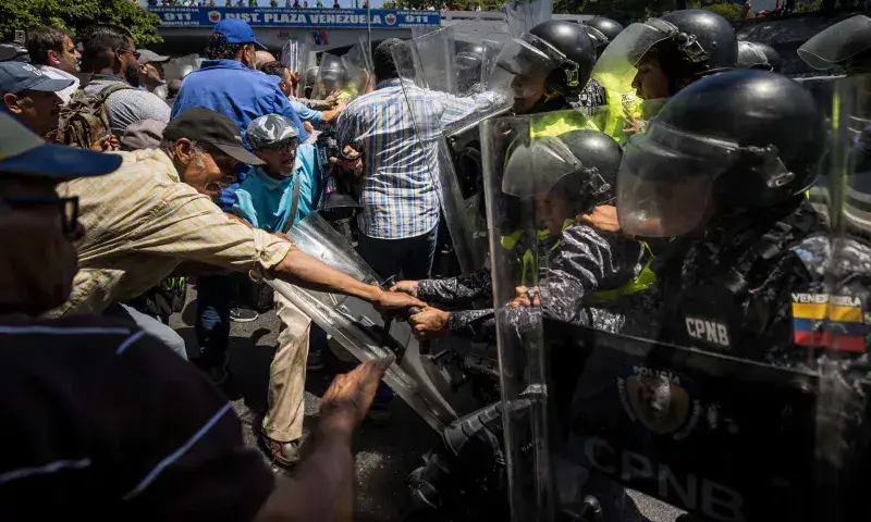 Denuncian represión contra manifestantes por exigir "salario digno"