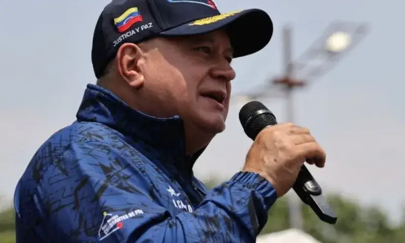 Cabello arremete contra alcalde panameño por la ayuda
