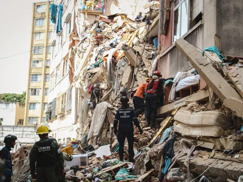 Balance oficial eleva a 2.645 los muertos por los terremotos de la semana pasada