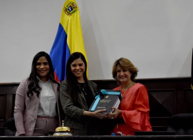 
			Gobernación del Zulia consignó ante el Clez Proyecto de Ley de Presupuesto 2024		