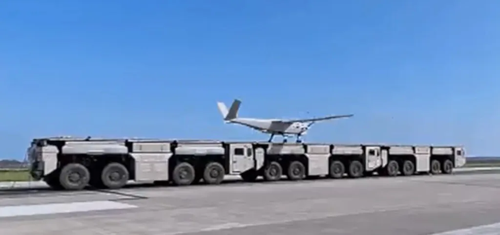 China prueba una catapulta móvil para lanzar drones desde camiones y contenedores