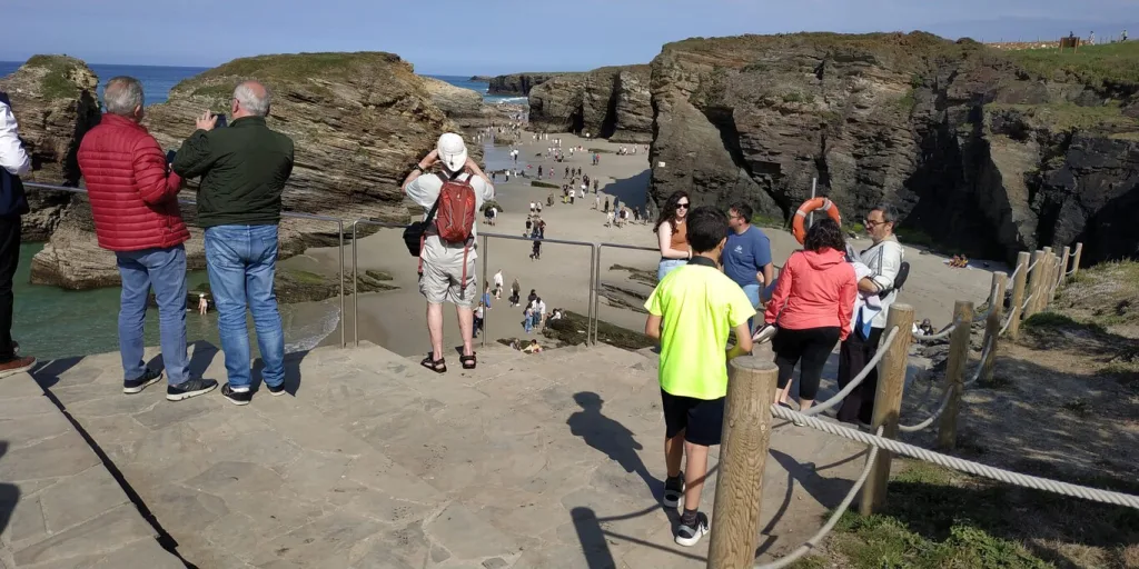 Ecologistas en Acción señala 48 playas españolas con bandera negra este verano