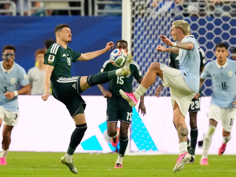 Uruguay iguala 1-1 con Arabia Saudita en el debut del Grupo H