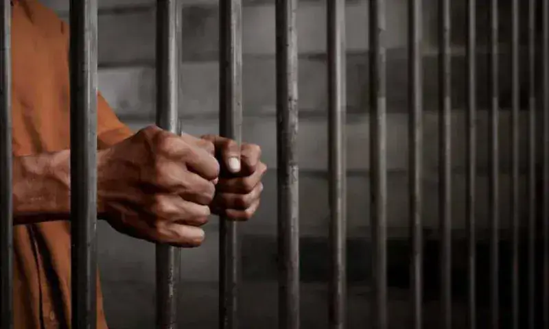 Detienen a dos policías por agredir a personal médico en Guárico