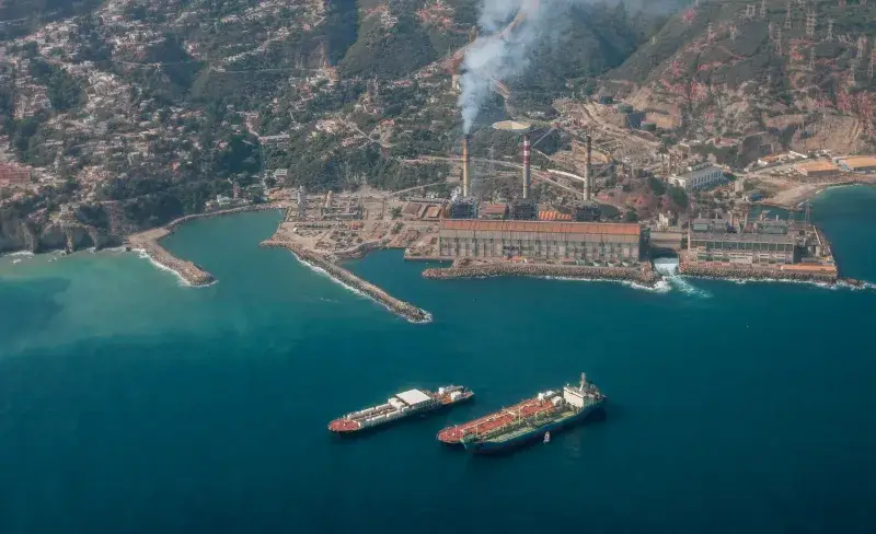 File:Maiquetia coast.jpg