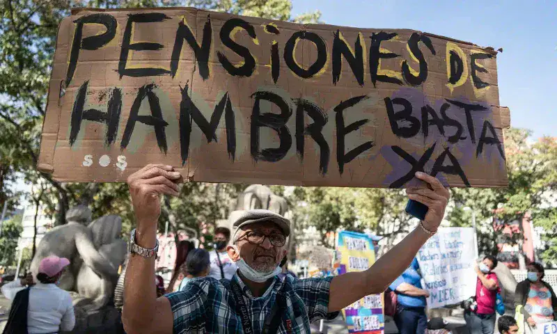 Capriles: Trabajadores y pensionados tienen 655 días sin aumento