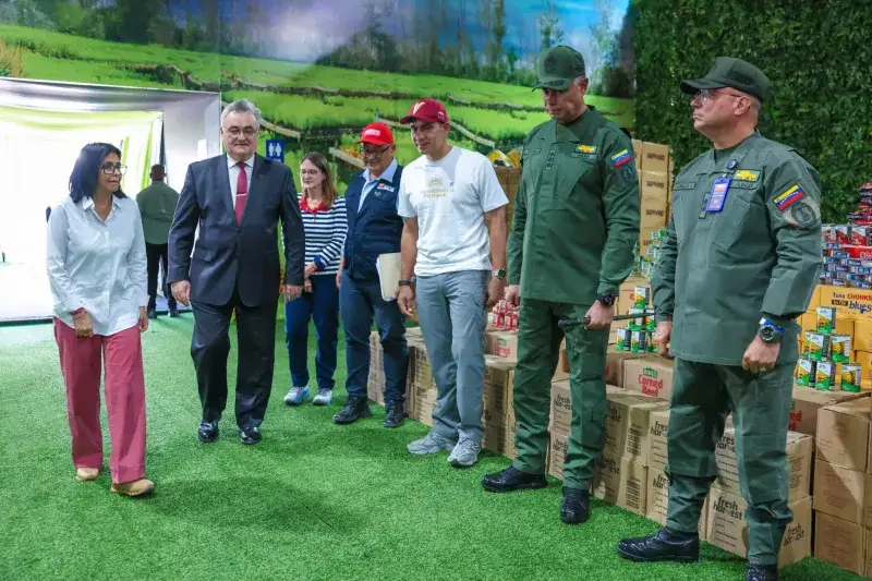 Delcy Rodríguez inspecciona 35 toneladas de ayuda rusa en La Carlota