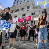 Senado de Florida aprueba aborto en primeras 6 semanas de embarazo