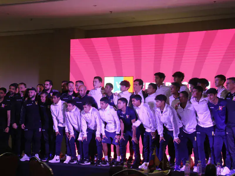 Vinotinto Sub-17 recibida como héroes en Caracas