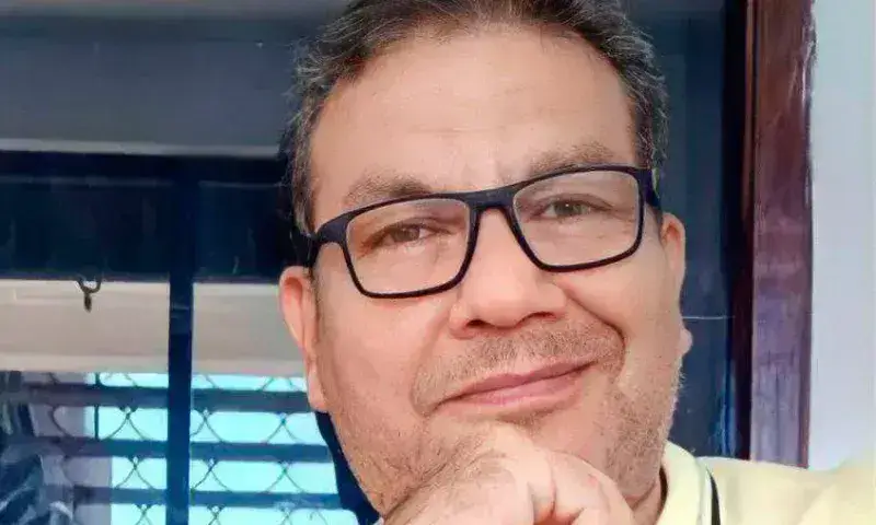Cirugía lograría que técnico óptico no pierda visión de su ojo izquierdo