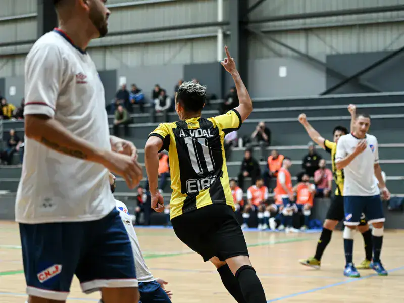 “Chavela” Vidal afina la puntería con Peñarol