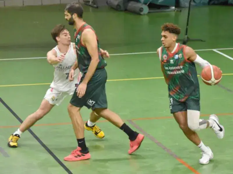 Franger Pirela ya viste el uniforme de Marinos