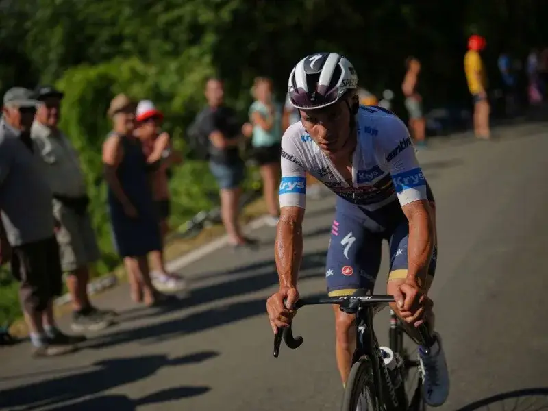 Evenepoel manda en la crono y recorta 28 segundos a Pogačar