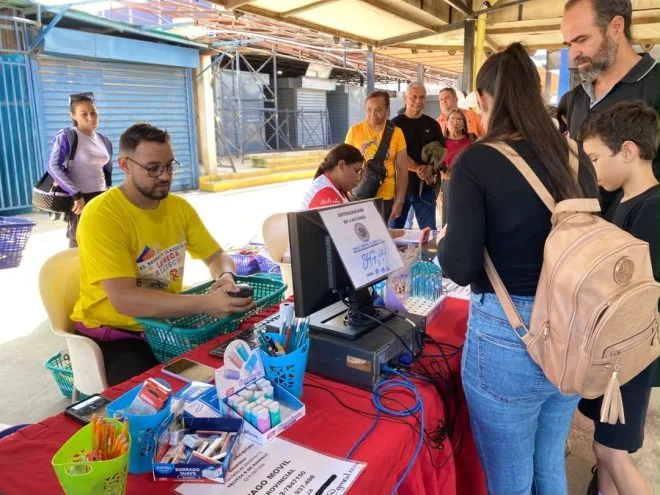 Feria escolar en Cabimas beneficia a cientos de familias con precios