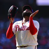 José Alvarado imponente en bullpen de Filis