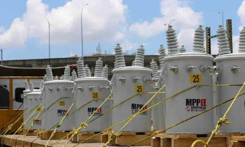 Corpoelec asegura que atiende fallos tras bajones en Caracas y 16 estados