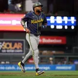 Lara y Chourio impulsaron a Milwaukee en triunfo 11-2