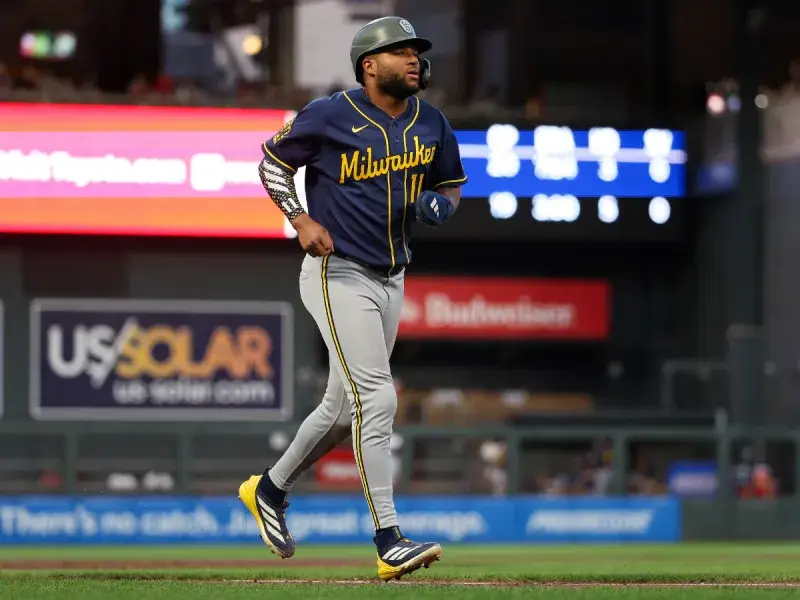 Lara y Chourio impulsaron a Milwaukee en triunfo 11-2