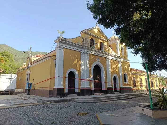Choroní sigue esperando permiso para salvar 60 casas dañadas