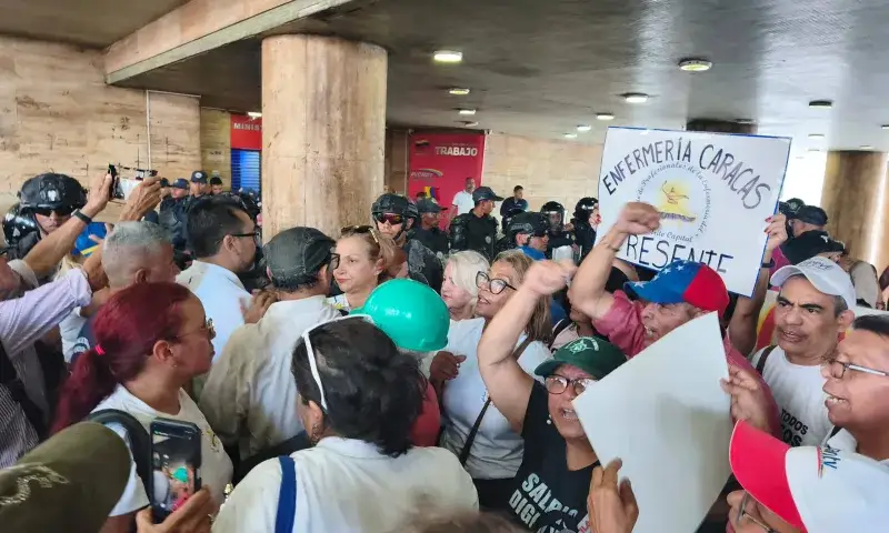 Jubilados marchan en Caracas para exigir pensiones dignas
