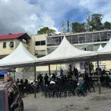 Familias en Bello Monte buscan cuerpos tras colapsos en La Guaira