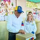 Autoridades regionales acudieron a ejercer su derecho patriótico