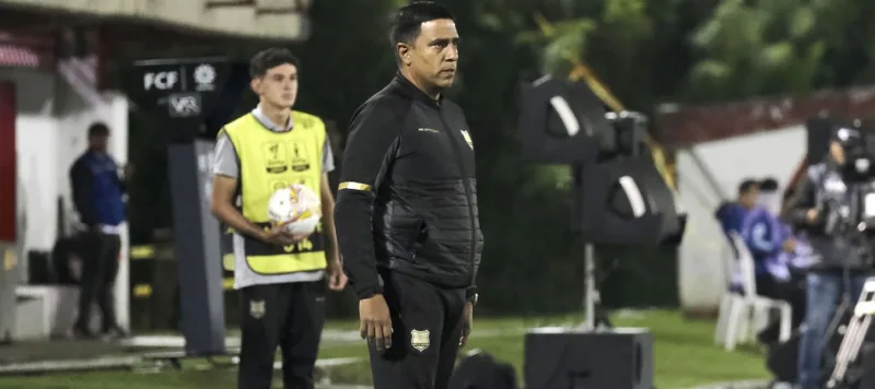 César Farías renunció al banquillo de Águilas Doradas