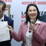 Keiko Fujimori muestra actas y espera la proclamación presidencial en Perú