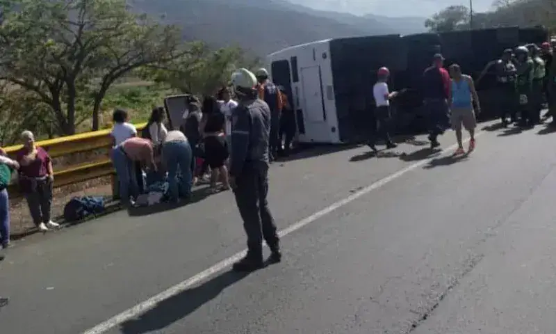 Nueve heridos deja accidente en la Autotopista Regional del Centro