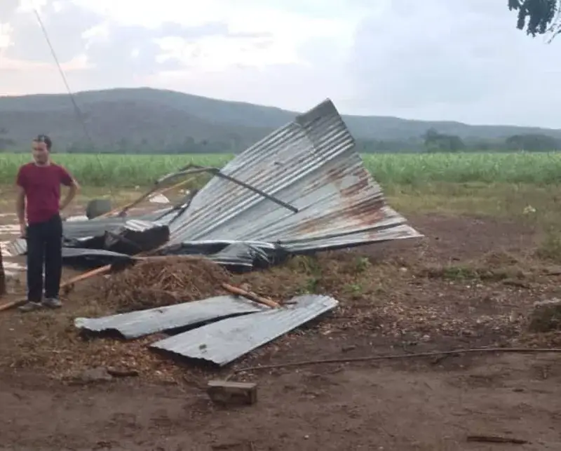 Vendaval y fuertes lluvias golpean la parroquia Cecilio Zubillaga