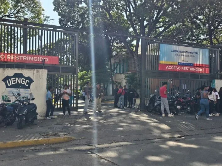 Escuelas en Caracas arrancan clases entre daños sísmicos y baja