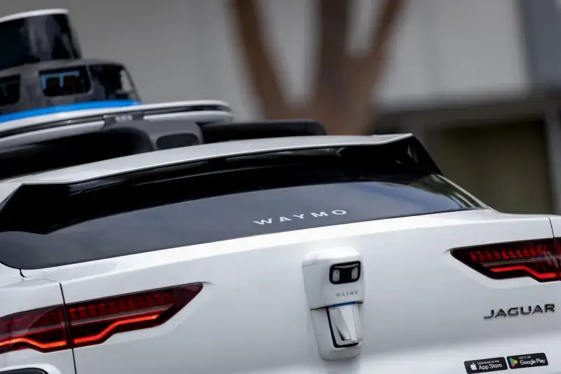 Waymo evalúa salir de su alianza con Uber en Austin y Atlanta