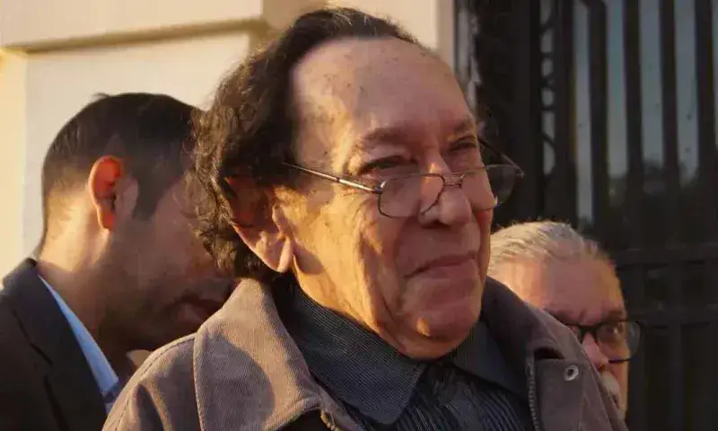 Teatro Baralt homenajea a Enrique León con estrella en su fachada
