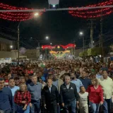 Gobernador y alcalde encienden la Navidad en Lagunillas