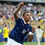 Francia derrotó 3-0 a Suecia y Mbappé llegó a 6 goles en el torneo