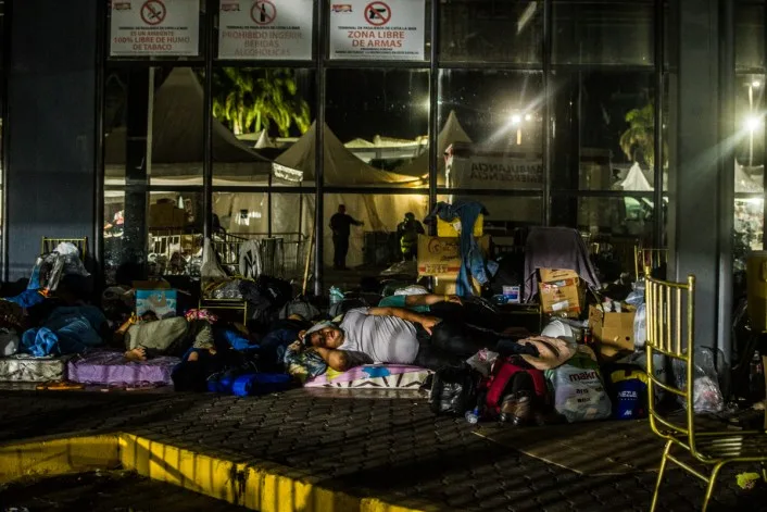 Playa Grande entra en la fase más dura del sismo: buscar cuerpos entre escombros
