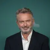 Sam Neill murió por neumonía y tendrá funeral privado