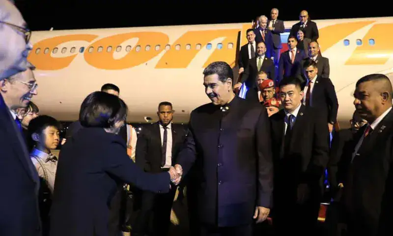 Nicolás Maduro arriba a Shanghái