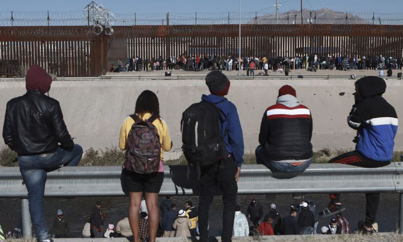 México reconoce flujo "importante" de migrantes ante fin del Título 42